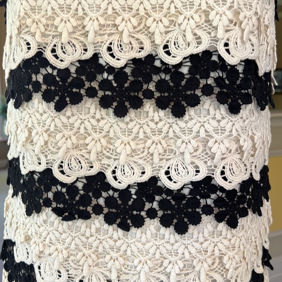 Ann Taylor Black White Sleeveless Lace Top size 4 - Picture 3 of 8